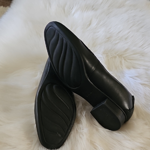 Clarks Women's Elegant Black Flats - Picture 4 of 5